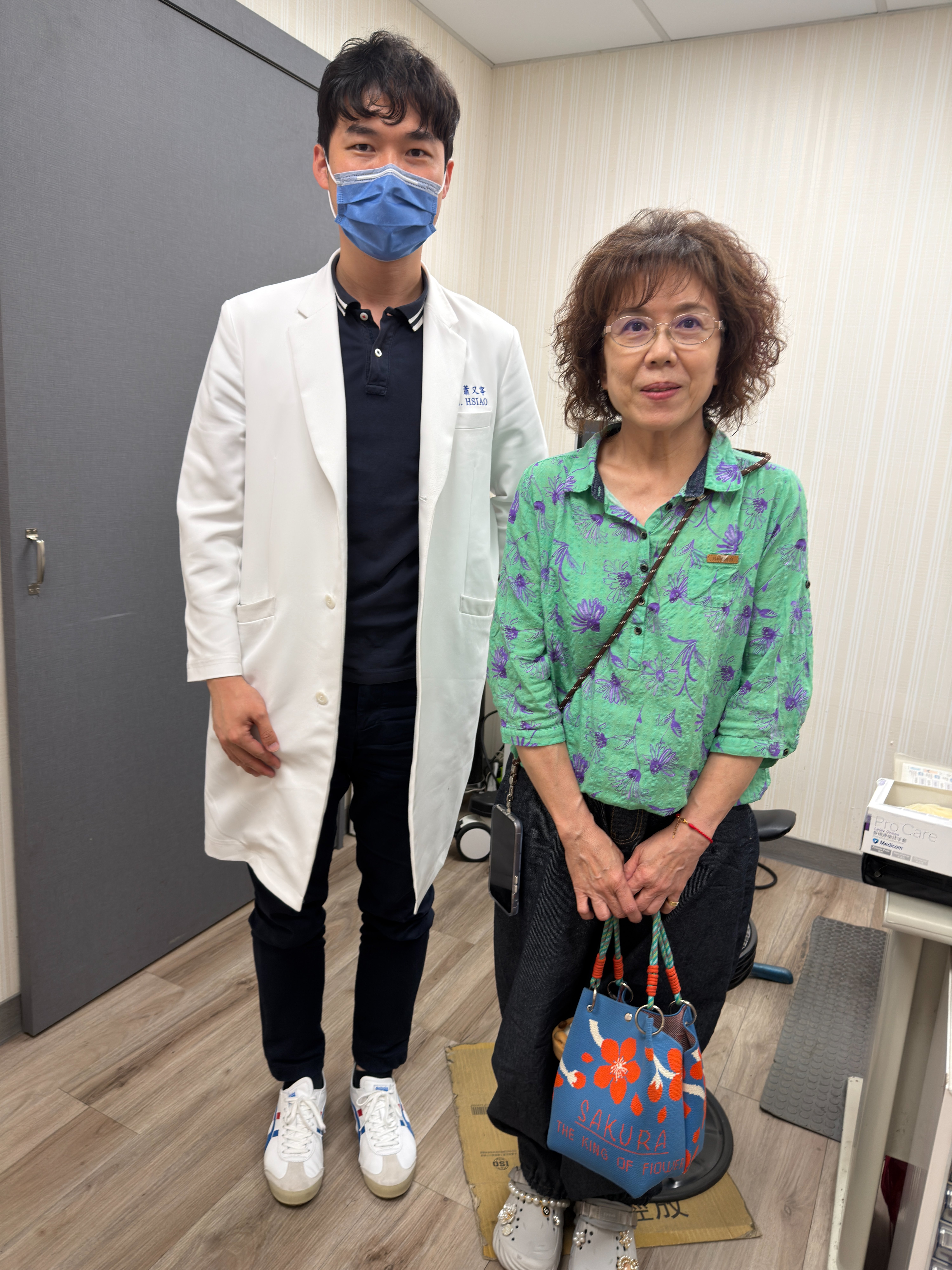 蕭又寧醫師與患者